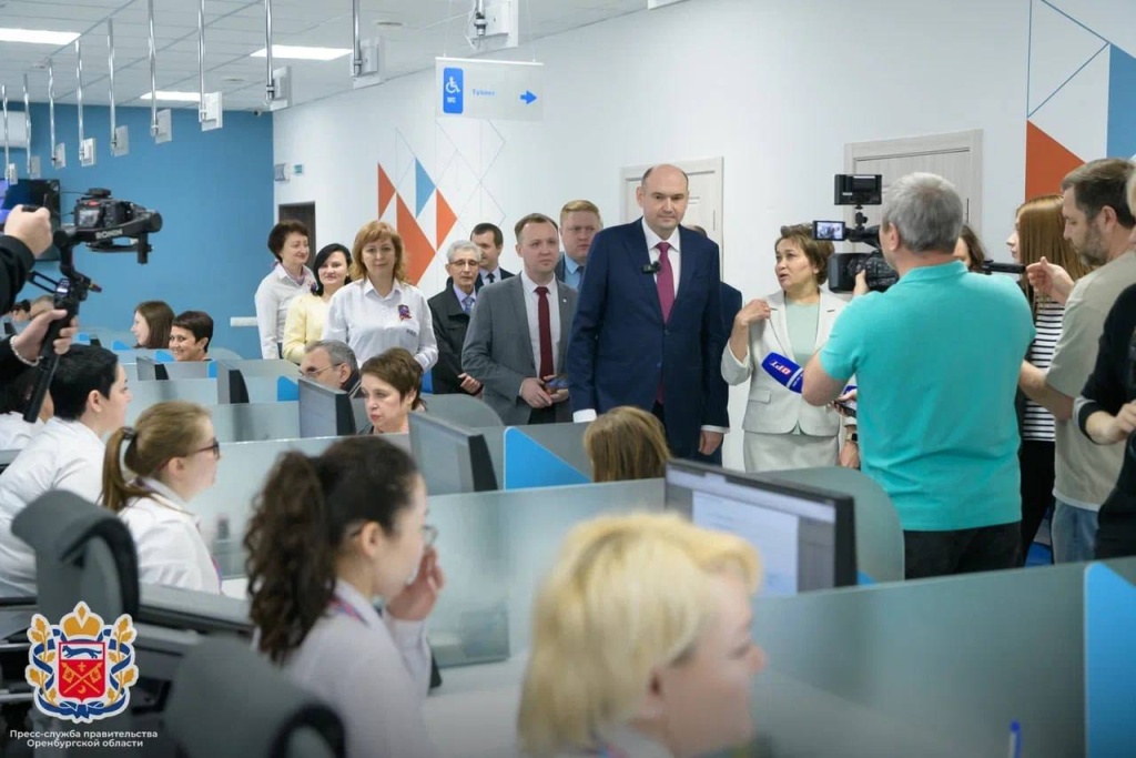 Врио губернатора Оренбуржья открыл работу Всероссийской ярмарки трудоустройства