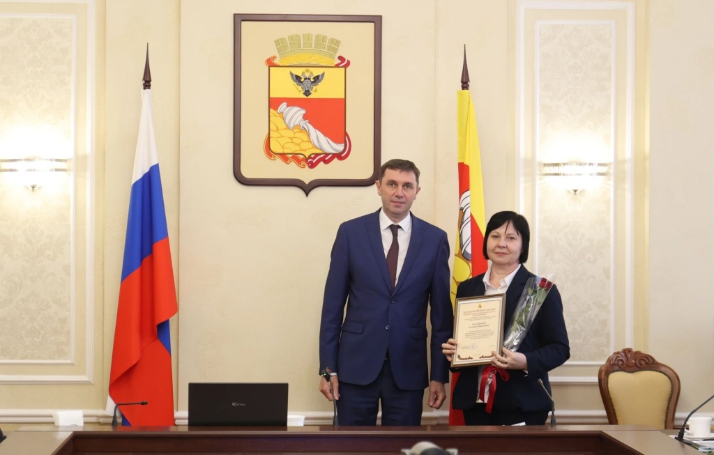Мэр Воронежа Сергей Петрин в преддверии Дня учителя встретился со школьными педагогами и воспитателями детсадов Мэр Воронежа Сергей Петрин в преддверии Дня учителя встретился со школьными педагогами и воспитателями детсадов