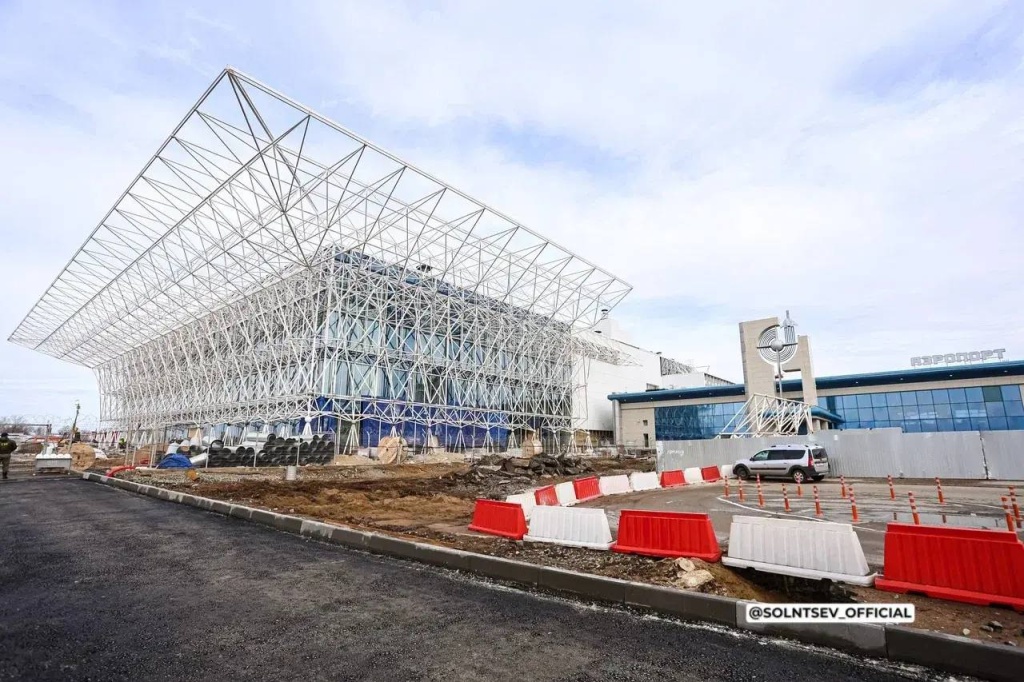 Губернатор Оренбуржья и замминистра транспорта РФ оценили темпы строительства нового аэровокзала