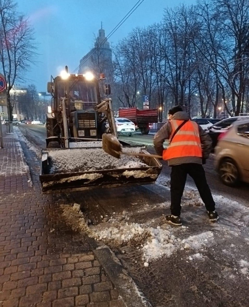 В Воронеже коммунальные службы перешли на круглосуточный режим работы