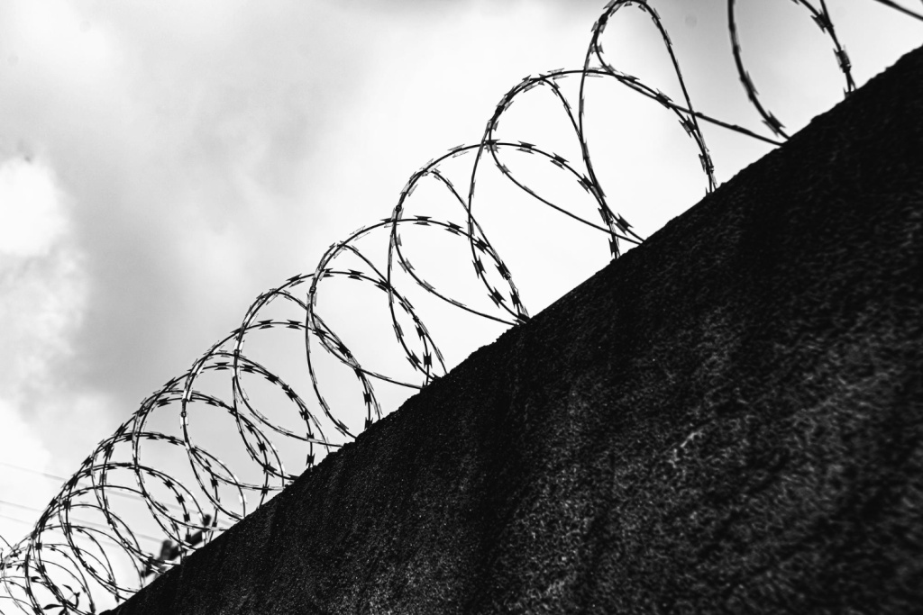 В Вологодской области бывший замначальника СИЗО получил 4,5 года колонии за взятку