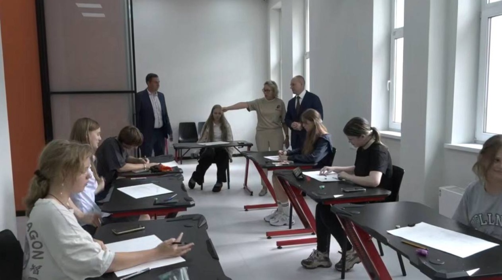 Максим Красноцветов оценил новый корпус «ТЕХНОПОЛИС «ЮнАрмеец» в Пушкино