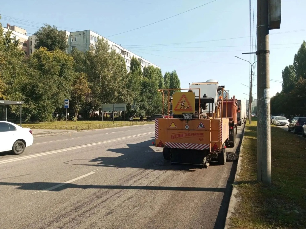 Комбинаты благоустройства Воронежа продолжают работу в круглосуточном режиме: в октябре в городе пройдёт осенний месячник и общегородской субботник Комбинаты благоустройства Воронежа продолжают работу в круглосуточном режиме: в октябре в городе пройдёт осенний месячник и общегородской субботник