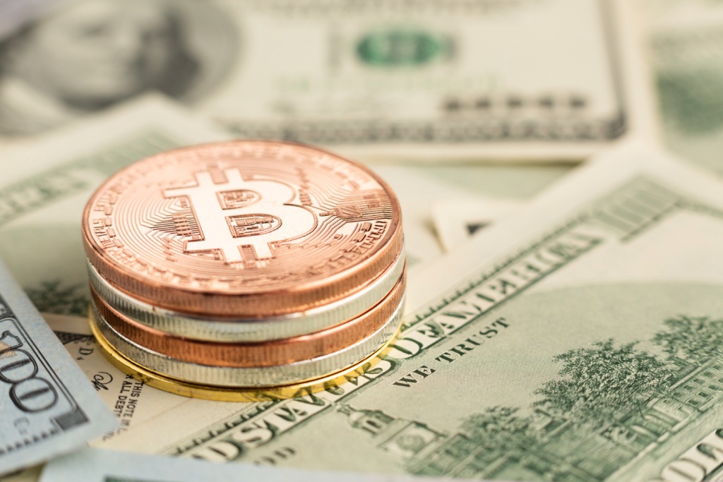 Курс биткоина взлетел выше 71 тысячи долларов