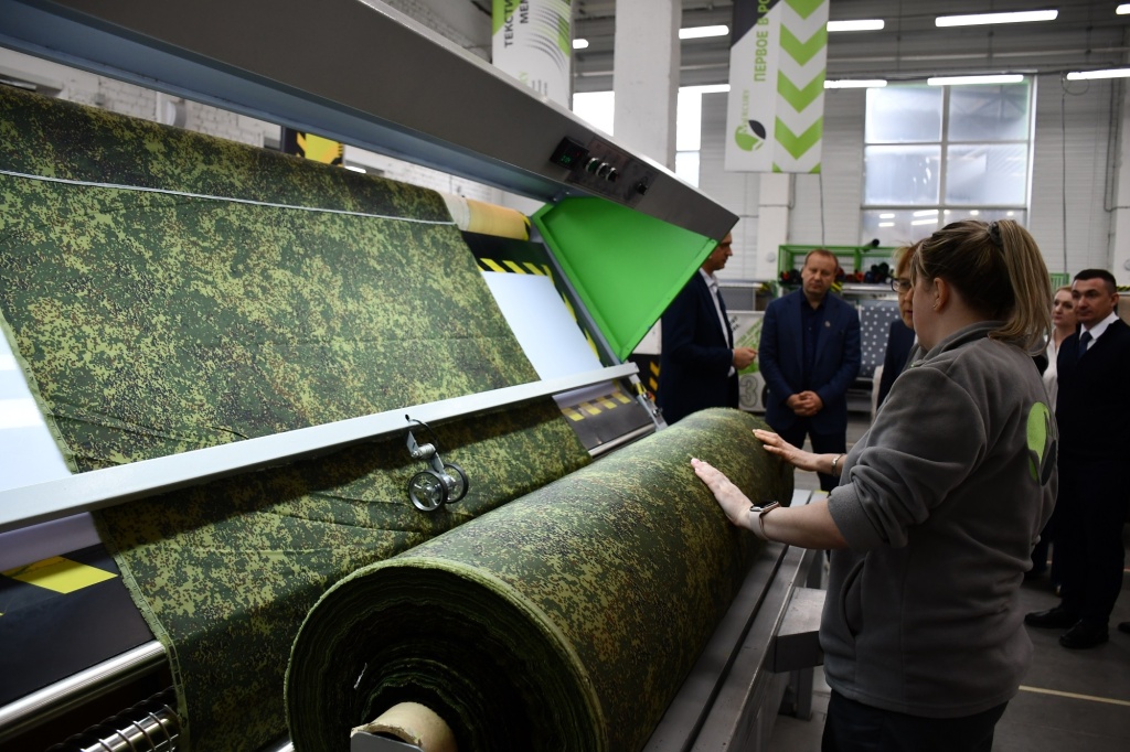Знакомство с передовыми текстильными технологиями Ивановской области: депутаты гордумы во главе с председателем Александром Кузьмичёвым посетили предприятие «Меркурий»
