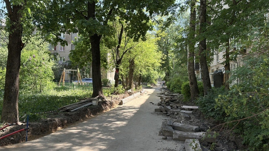 Благоустройство на Московском проспекте: во дворах Пушкино преображают территорию — работы идут по графику Благоустройство на Московском проспекте: во дворах Пушкино преображают территорию — работы идут по графику