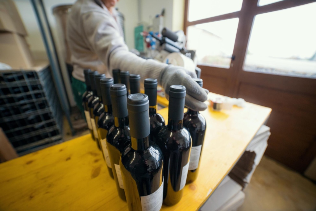 В России в 2023 году снизилось производство водки и вина