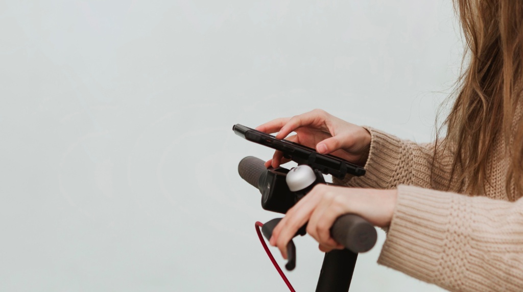 Кикшеринг-сервис Whoosh в 2023 году увеличил выручку на 68% Кикшеринг-сервис Whoosh в 2023 году увеличил выручку на 68%