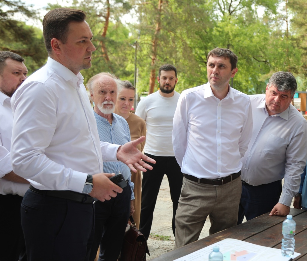 Сергей Петрин оценил, как обновляется воронежский парк «Танаис»