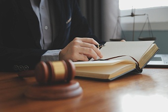 Бывшего замглавы красноярского регионального Минспорта признали виновным в мошенничестве и присвоении денег